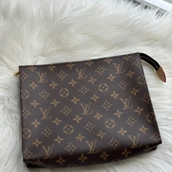 NWT Louis Vuitton Monogram Toiletry Pouch 26 - Picture 7 of 7